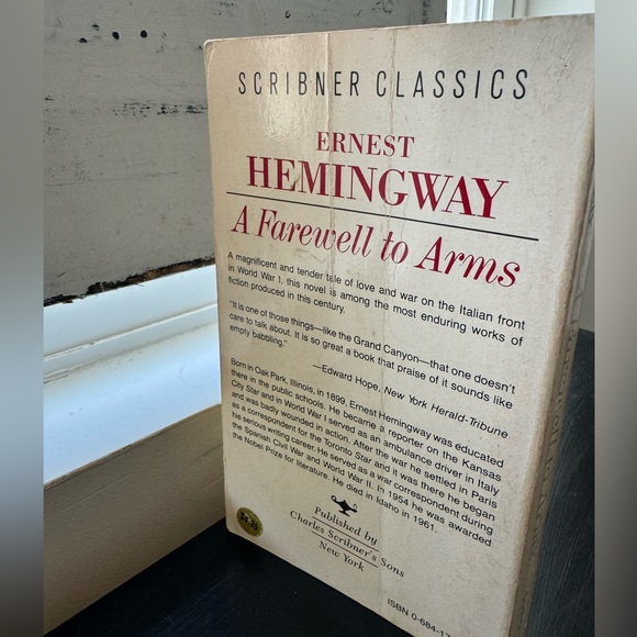 Ernest Hemingway - Picture 2 of 12